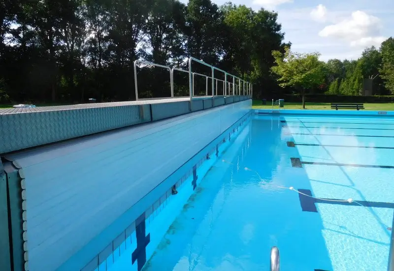 Lamellendek zwembad